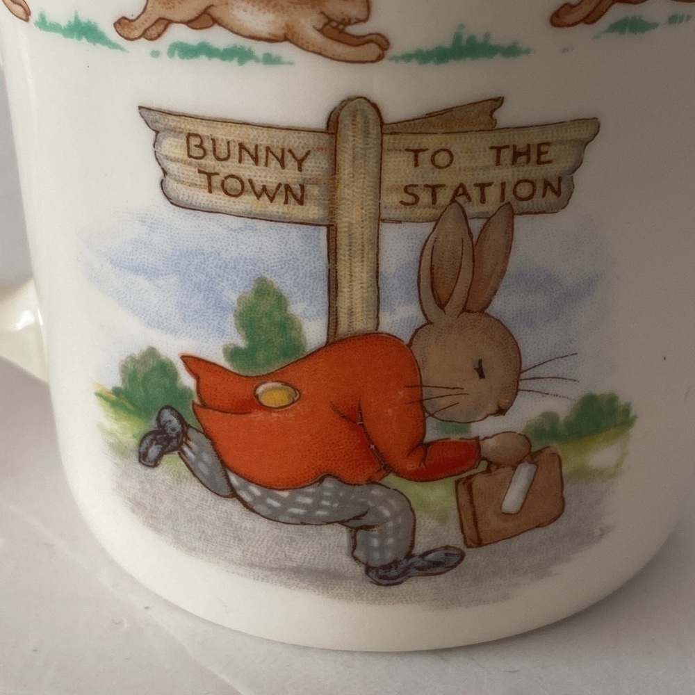 Bunnykins royal doulton 2 handled mug baby cup bunny to the town station - Picture 10 of 11